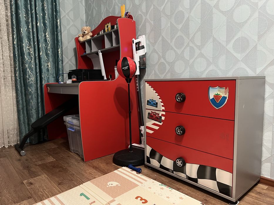 Продам детский (подрастковый) спальный гарнитур