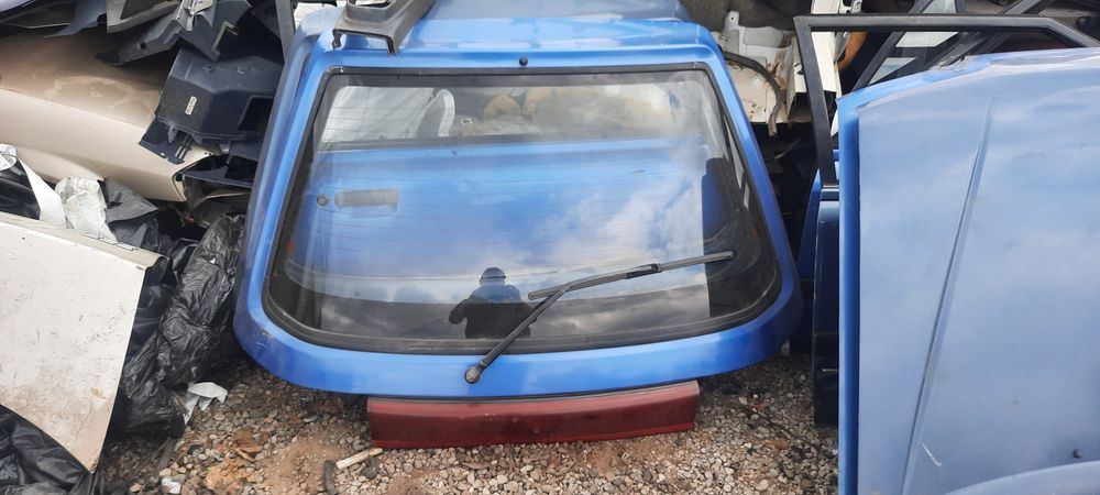 Капот на мазду 323