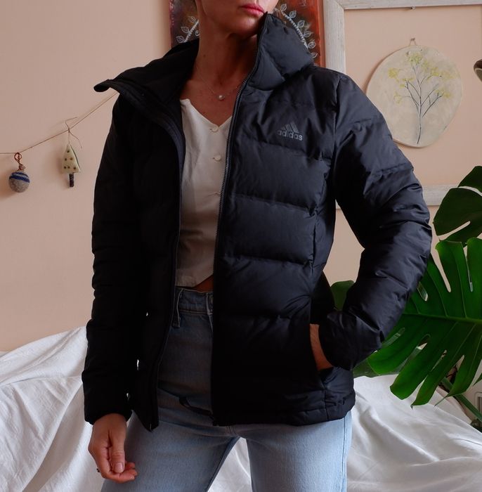 Пухенка Adidas Helionic down