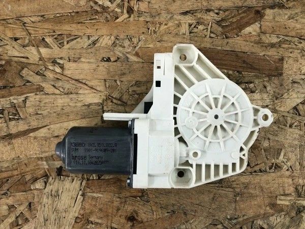 Motoras geam dreapta spate Audi A4 B8 2008 cod 8K0959902B