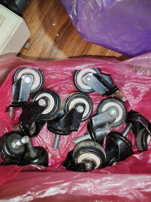 Колеса от чемодана, коляски и тд