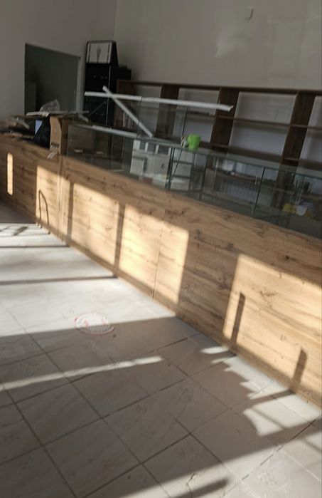 Продам: холодильник, столы, стулья, витрину, морозилку