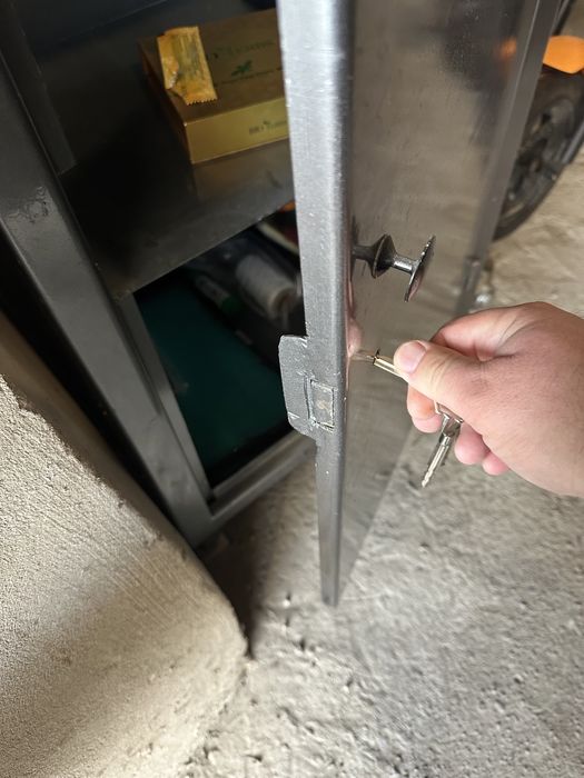 Сейф металически