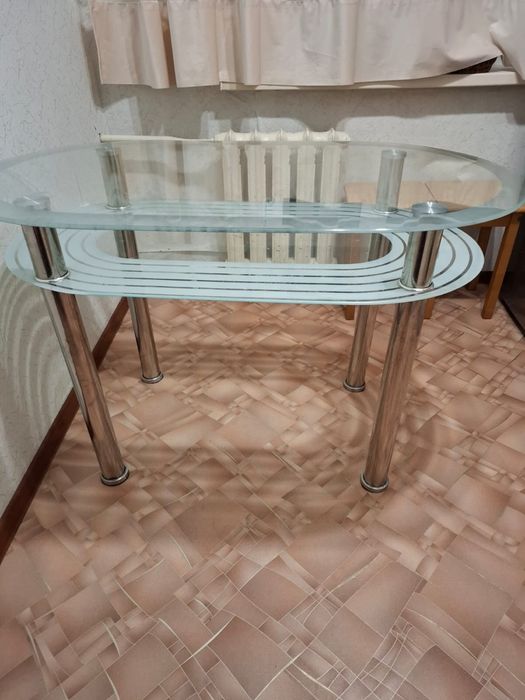 Продам стол стеклянный