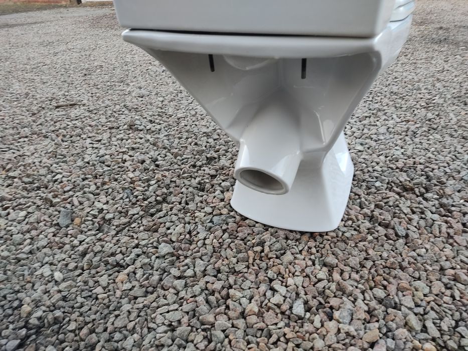 Унитаз с бочком.