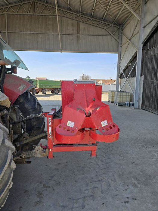 Tocator de crengi dupa tractor