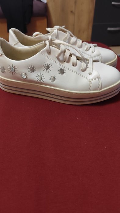 Дамски бели кецове