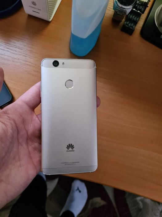 Vând huawei nova