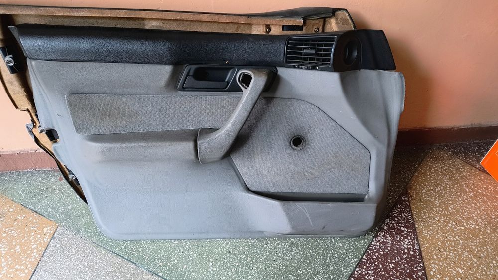 Dezmembrez BMW E34 520i 1995