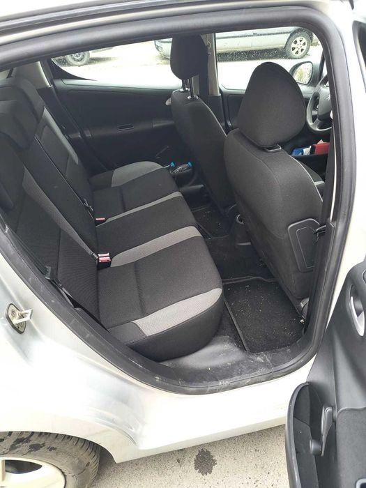 Продавам Peugeot 207 / 2009 година с технически преглед и гражданска отговорност