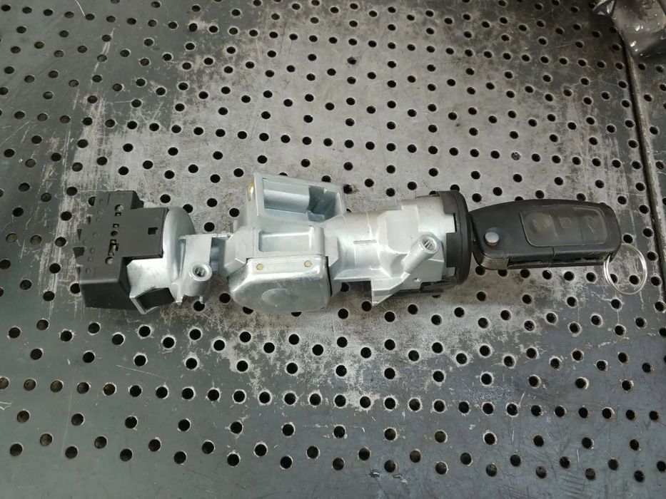 contact auto cu cheie ford focus 2 c-max  3m51-3f880-ac