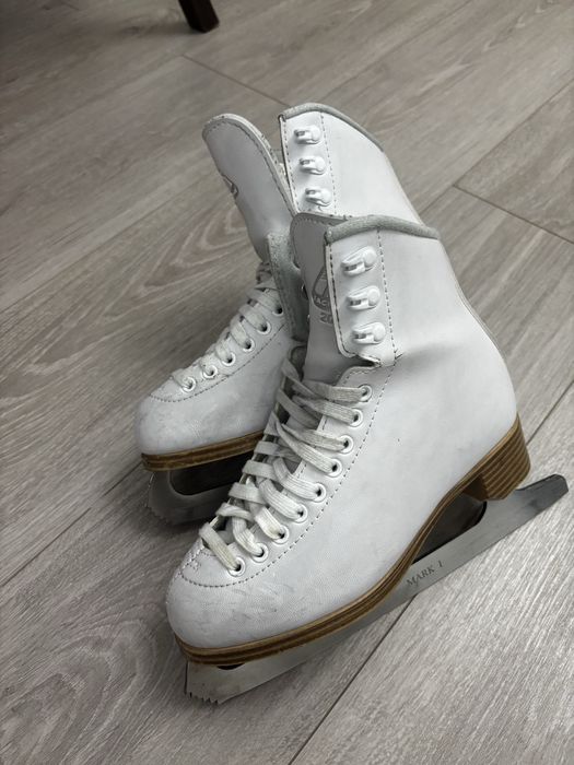 Фигурные коньки Jackson 200