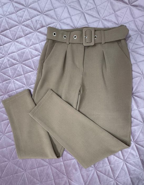 Кремав панталон с колан