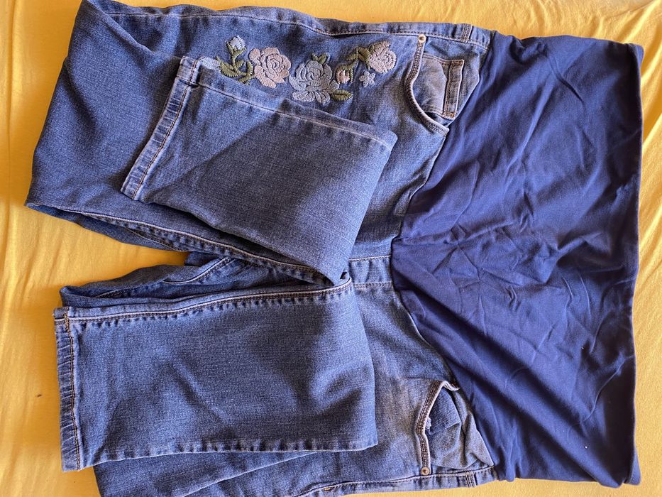 Vand blugi pentru gravide