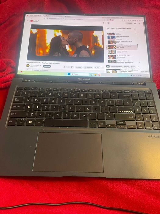 Asus Vivobook i5-12th Gen OLED SonicMaster ( 2 mici defecte )