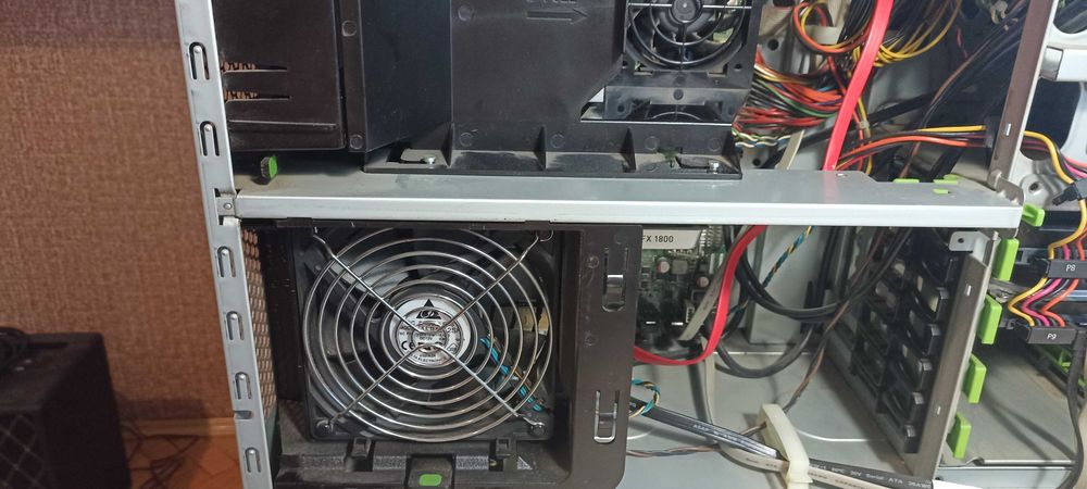 Продавам компютър / работна станция / сървър с Xeon W3550