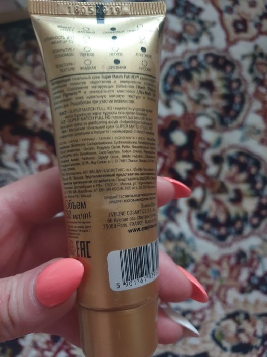 Продам тональный крем евелин