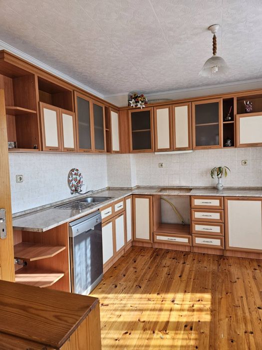 Продавам тристаен апартамент Пазарджик