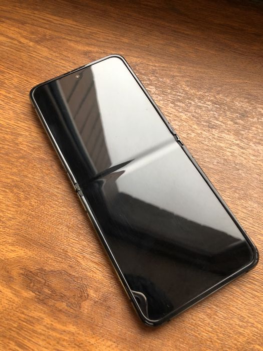 Samsung Z Flip 4 Ideal sotladi