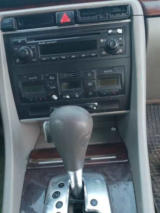 Vând audi A4 mașina merge nu prezintă urme de rugină