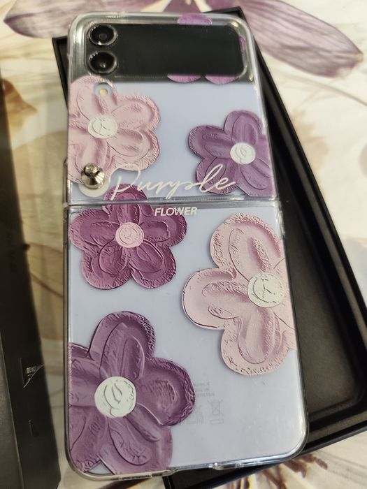 Samsung.   flip 4