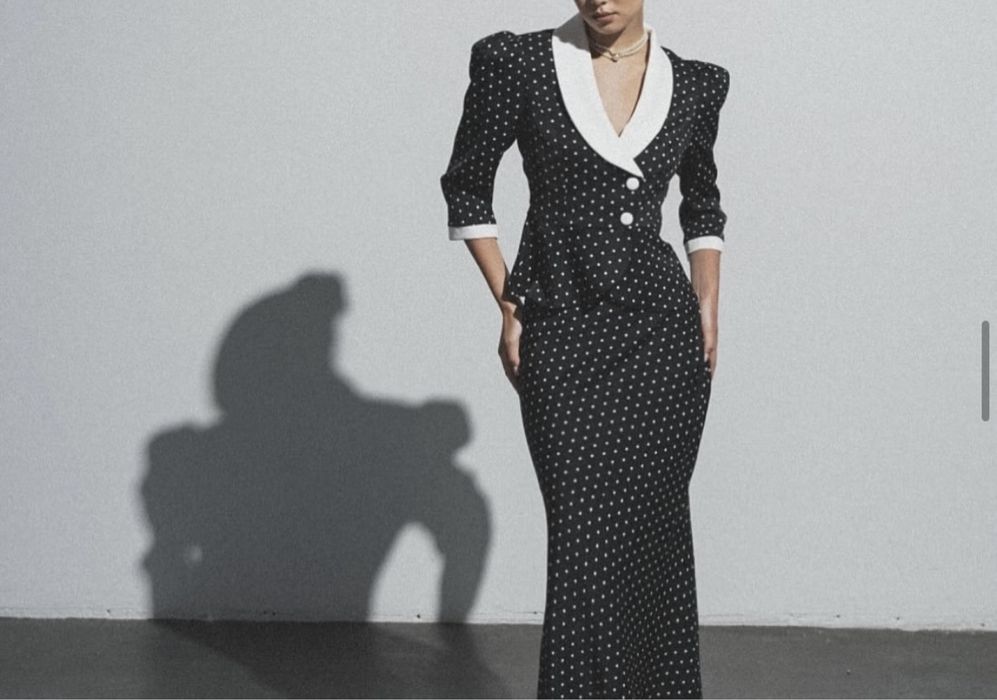 Продам шикарный костюм