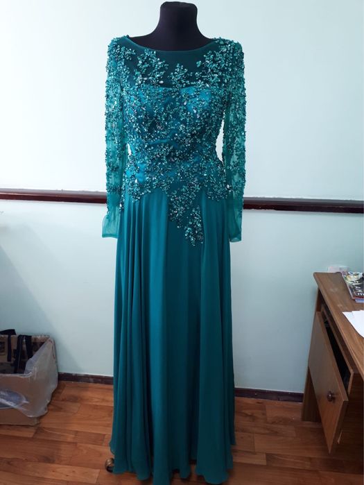 Платье вечернее