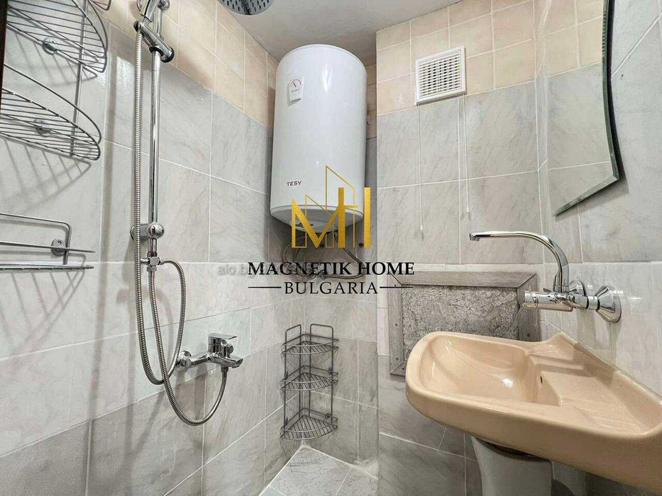 Кокетен двустаен апартамент след ремонт на метри от Флората в жк Лазур