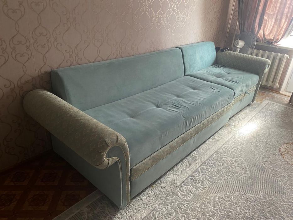 Диван почти новый