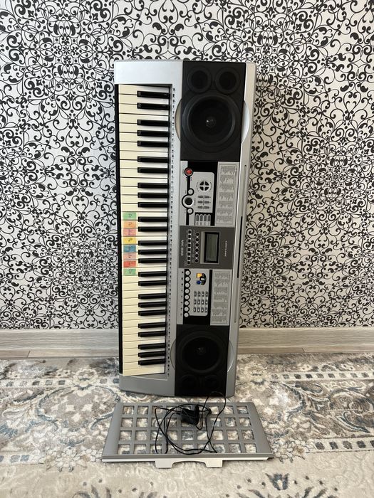 Продам синтезатор