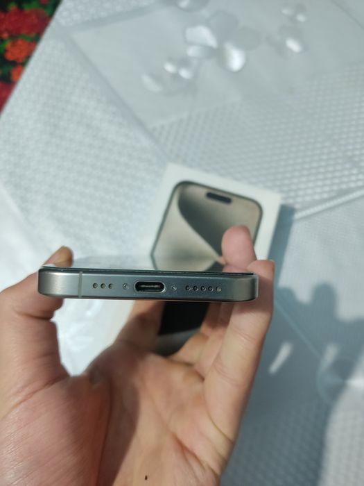 15 pro Natural titanium 256 GB