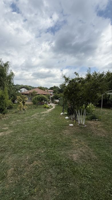 Teren de vanzare cu toate utilitatile necesare .