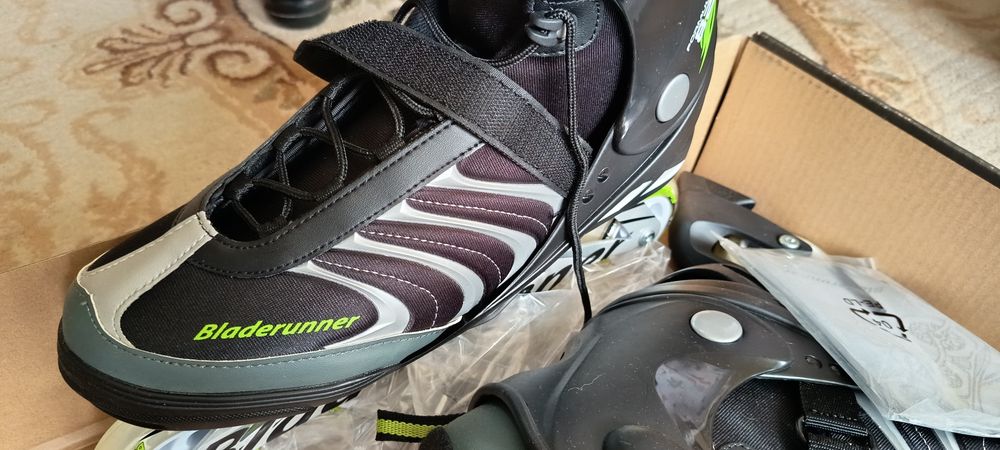 Нови, неупотребявани ролери BLADERUNNER