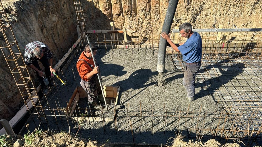 Firma construcții, constructor clădiri civile la rosu și la cheie