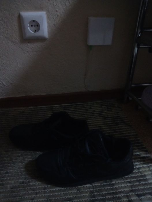 Продам кроссовки на мальчика