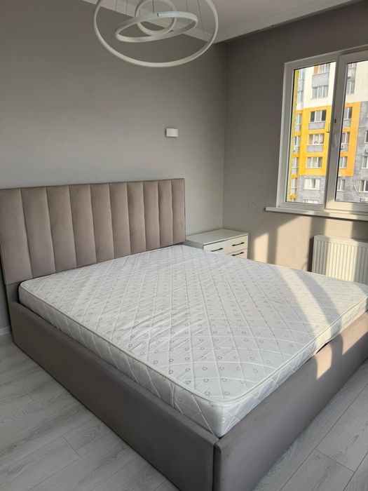 Кровать с матрасом