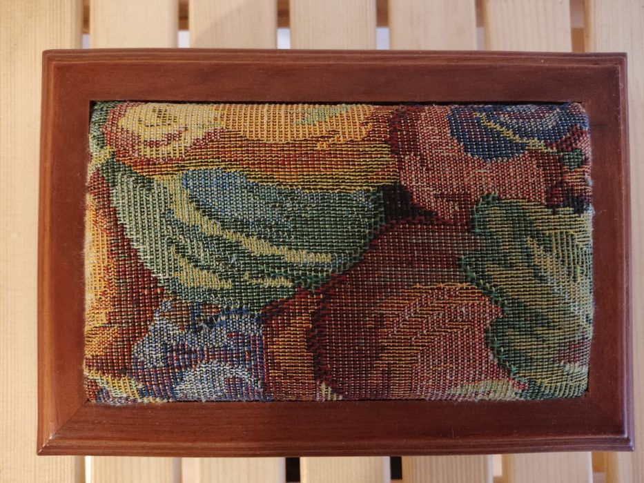 Шкатулка. Дерево. Гобелен.