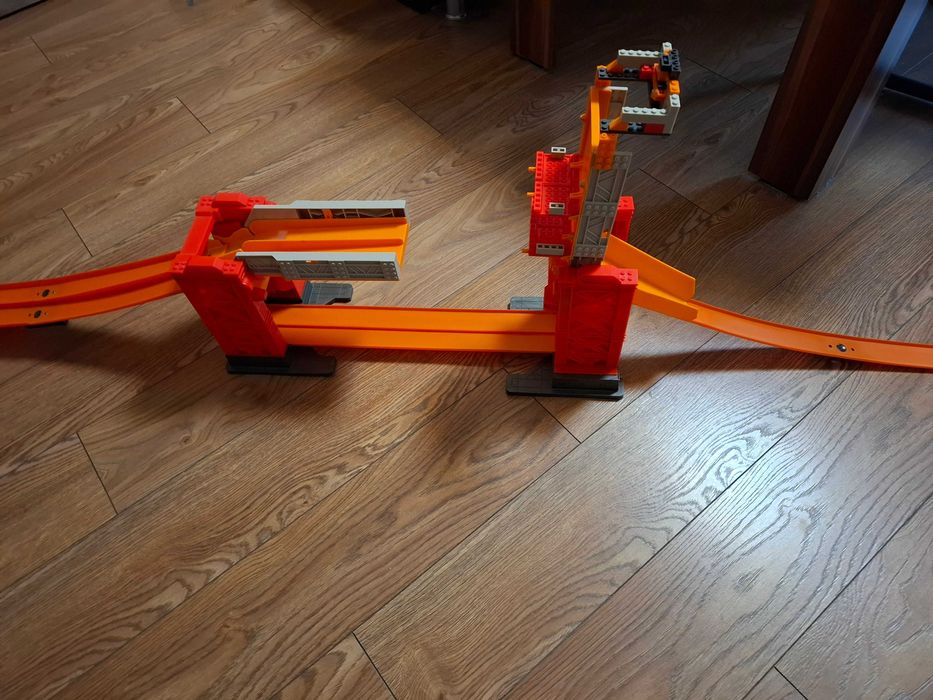 Голяма Писта Мост Hot Wheels Track Builder DWW97