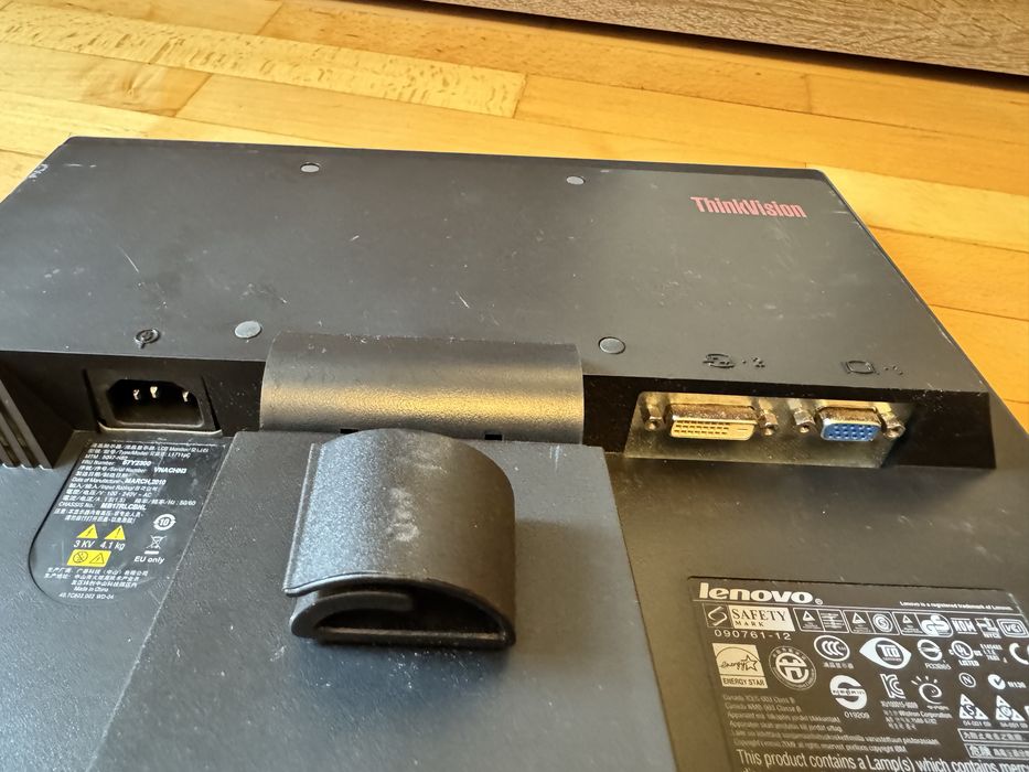 17" Монитор Lenovo ThinkVision L1711p + Кабели (По избор VGA или DVI)
