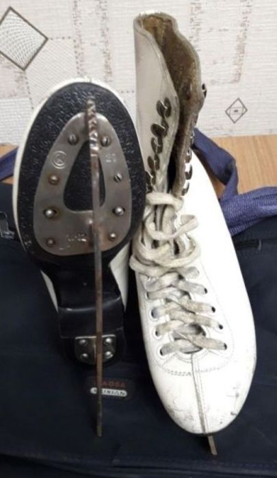 Продам женские фигурные коньки