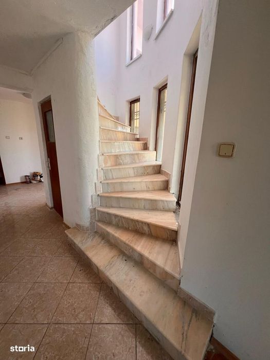 Casă S+P+1 cu terase mari și teren2700 mp – Orlești