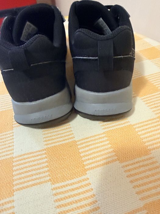 Продам  детские кросовки