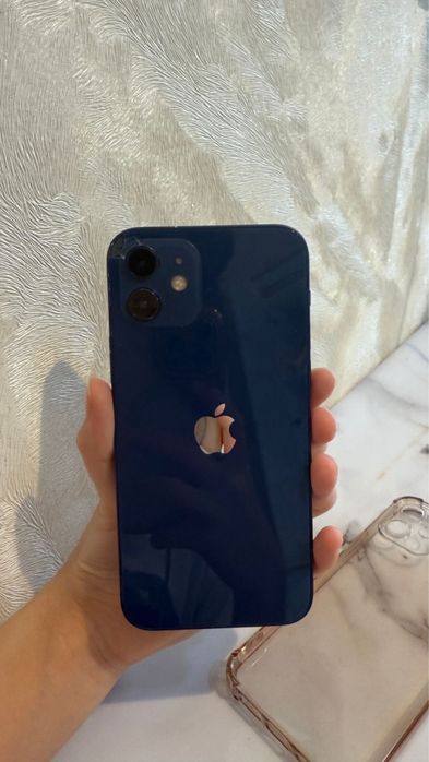 Iphone 12 синий.