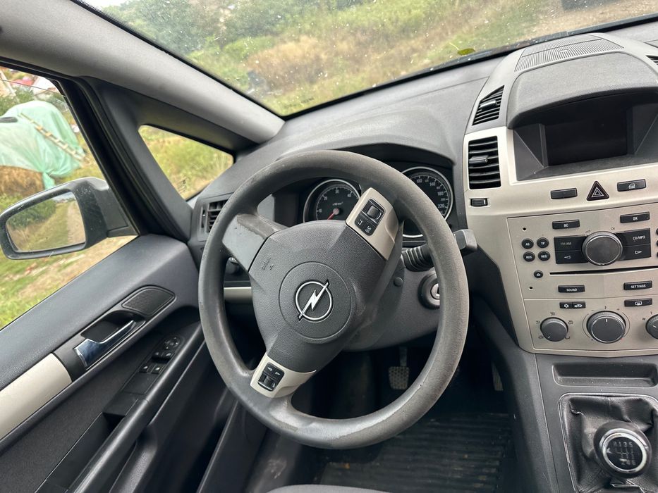 Dezmembrez opel zafira 1.7 cdti 2008