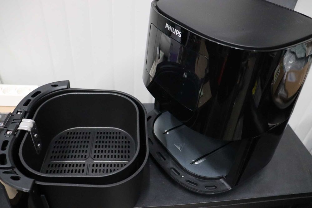Фритюрник с горещ въздух Philips Airfryer Essentials HD9252 4.1л 1400W