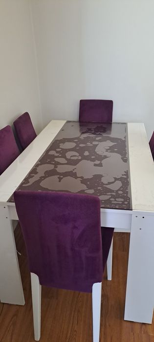 Трапезна маса със столове