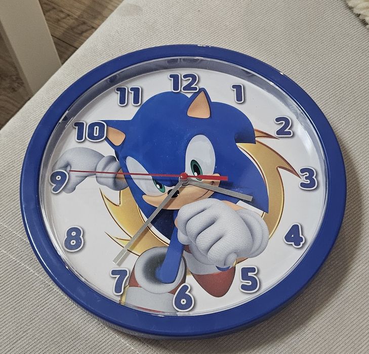 Стенен часовник Соник