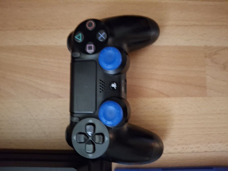 Play station 4 PRO ( КАТО НОВ)