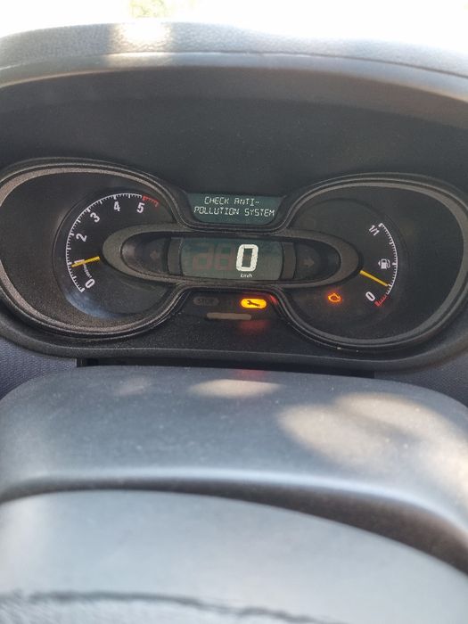 Opel vivaro 2015