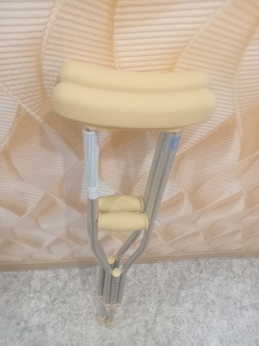 Продам костыли новые